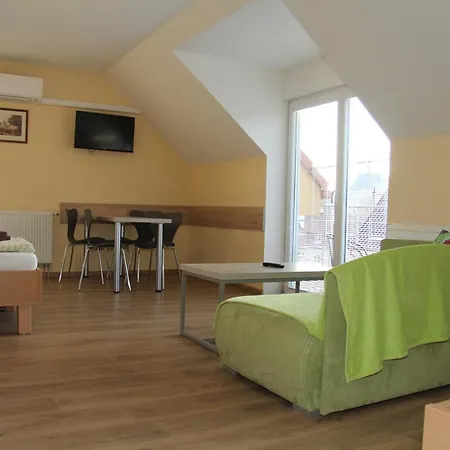 Hujer Apartman