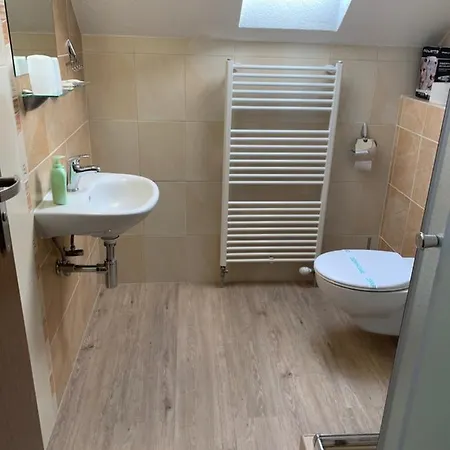 Hujer Apartman *