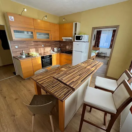 Hujer Apartman *