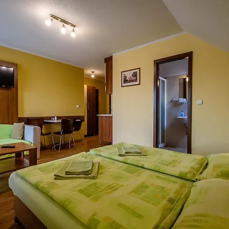 Hujer Apartman *